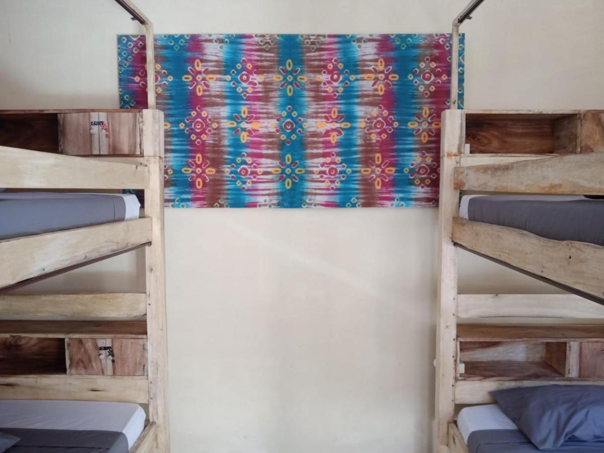 אמד Barracuda Beach Hostel מראה חיצוני תמונה