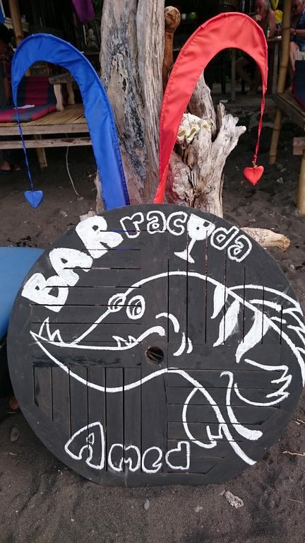 אמד Barracuda Beach Hostel מראה חיצוני תמונה