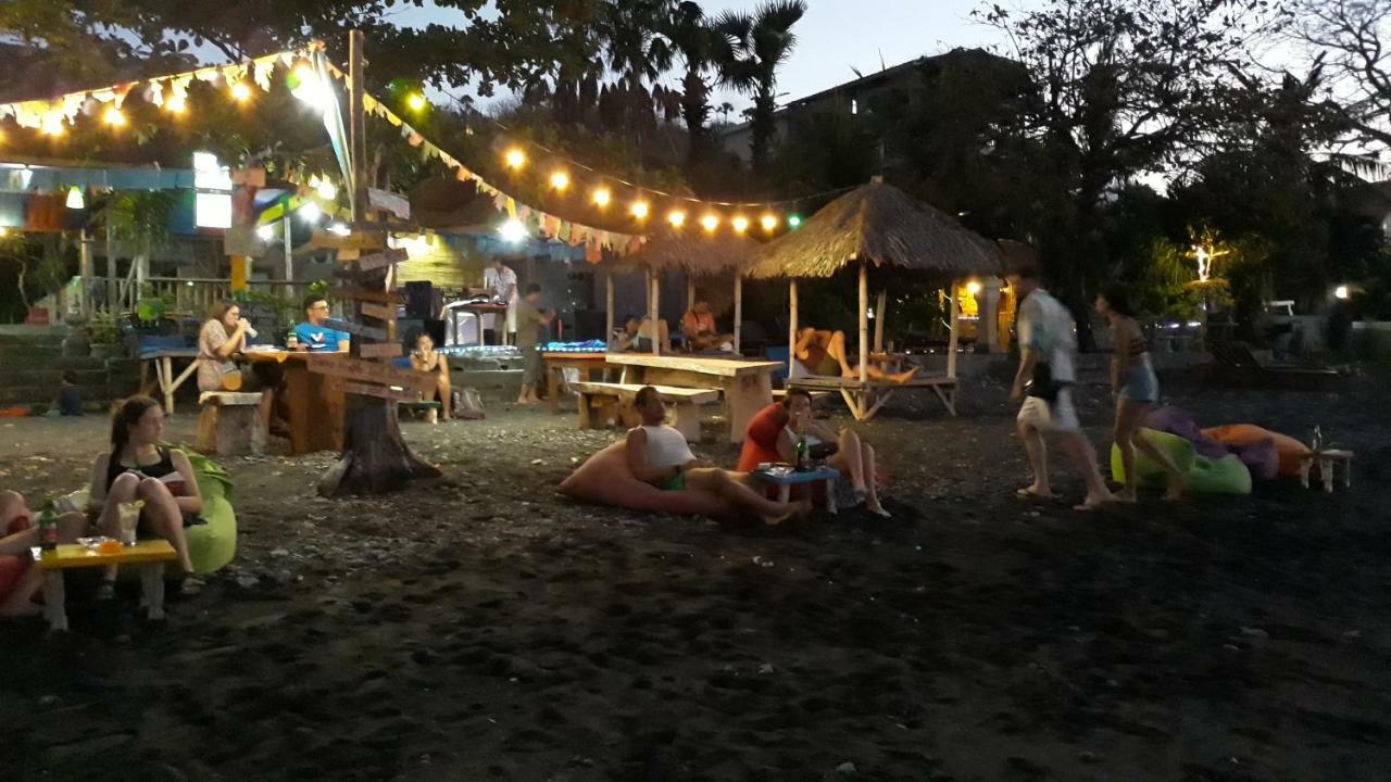 אמד Barracuda Beach Hostel מראה חיצוני תמונה